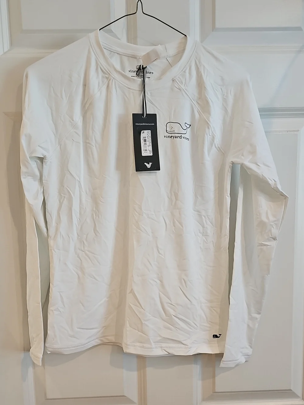Vineyard Vines White Long-Sleeve Performance Swim UPF 50 Tee with Whale Logo L16